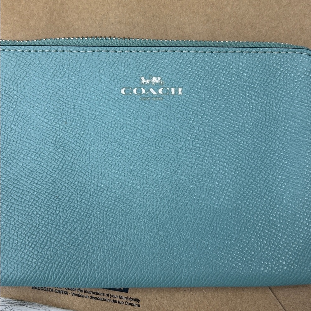 Coach Seafoam green leather Wristlet, EUC - Picture 5 of 8
